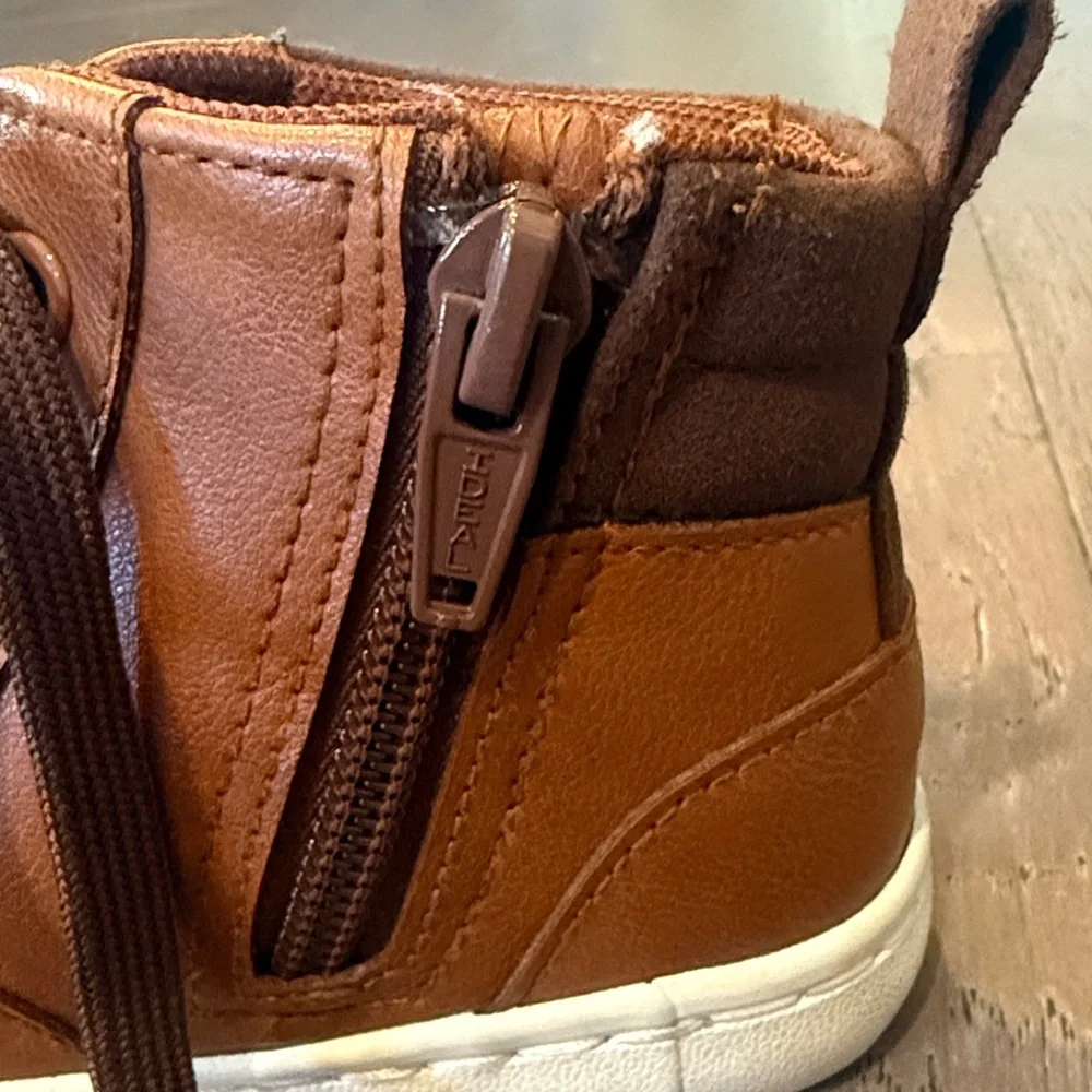 Cat & Jack Tan Kids Sneakers with White Soles size 8 toddler - Picture 6 of 8